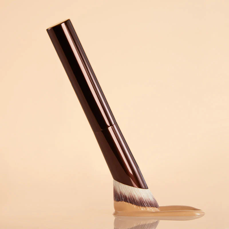 Hourglass Ambient Soft Glow Foundation Brush Gold (Edição limitada)