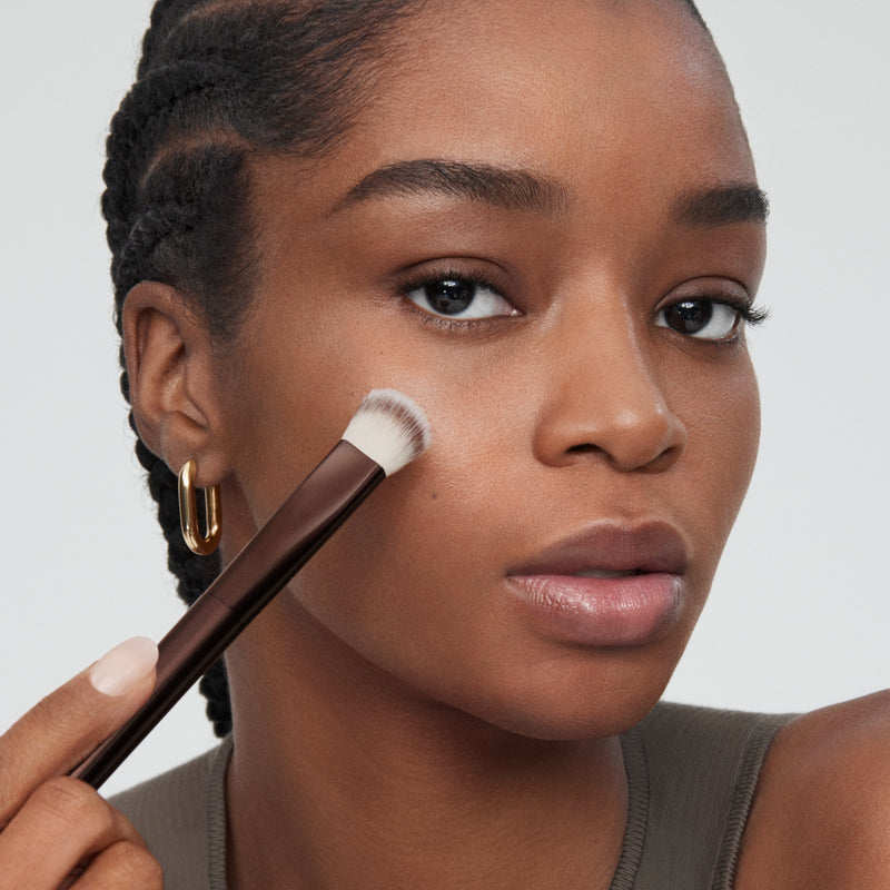 Hourglass Vanish Seamless Finish Concealer Brush